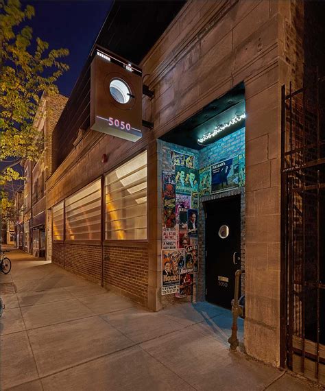 The Chicago Magic Lounge Entrance: A Portal to Astonishment